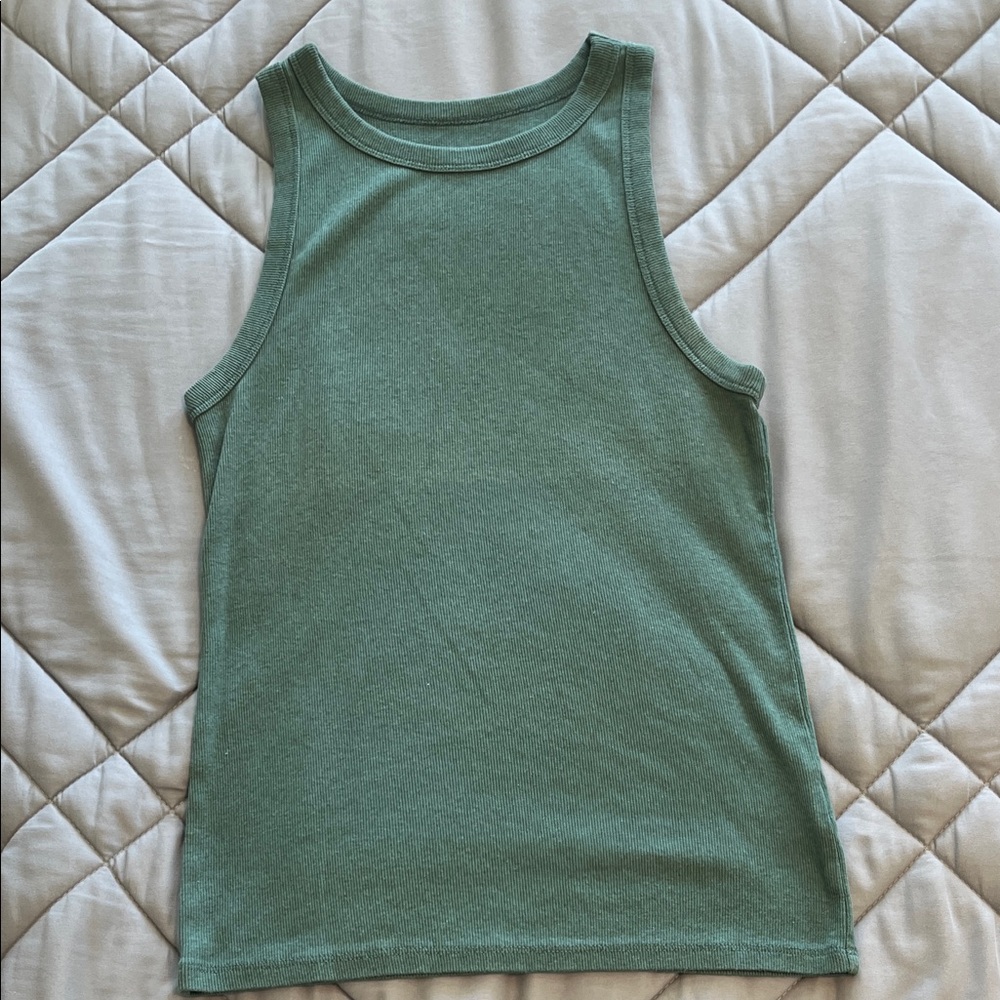 Lot of a new day layering tanks - Picture 11 of 15